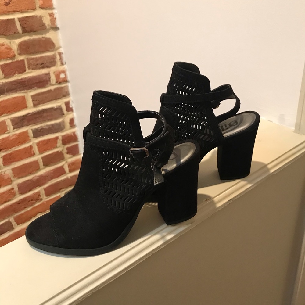 New Diba size 8.5 peep toe Heel Sandal